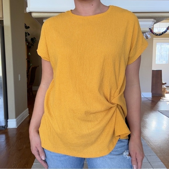 SALE 🍄 European Lagenlook Minimalist Twist Front Crepe Mustard Top Medium - Picture 1 of 6